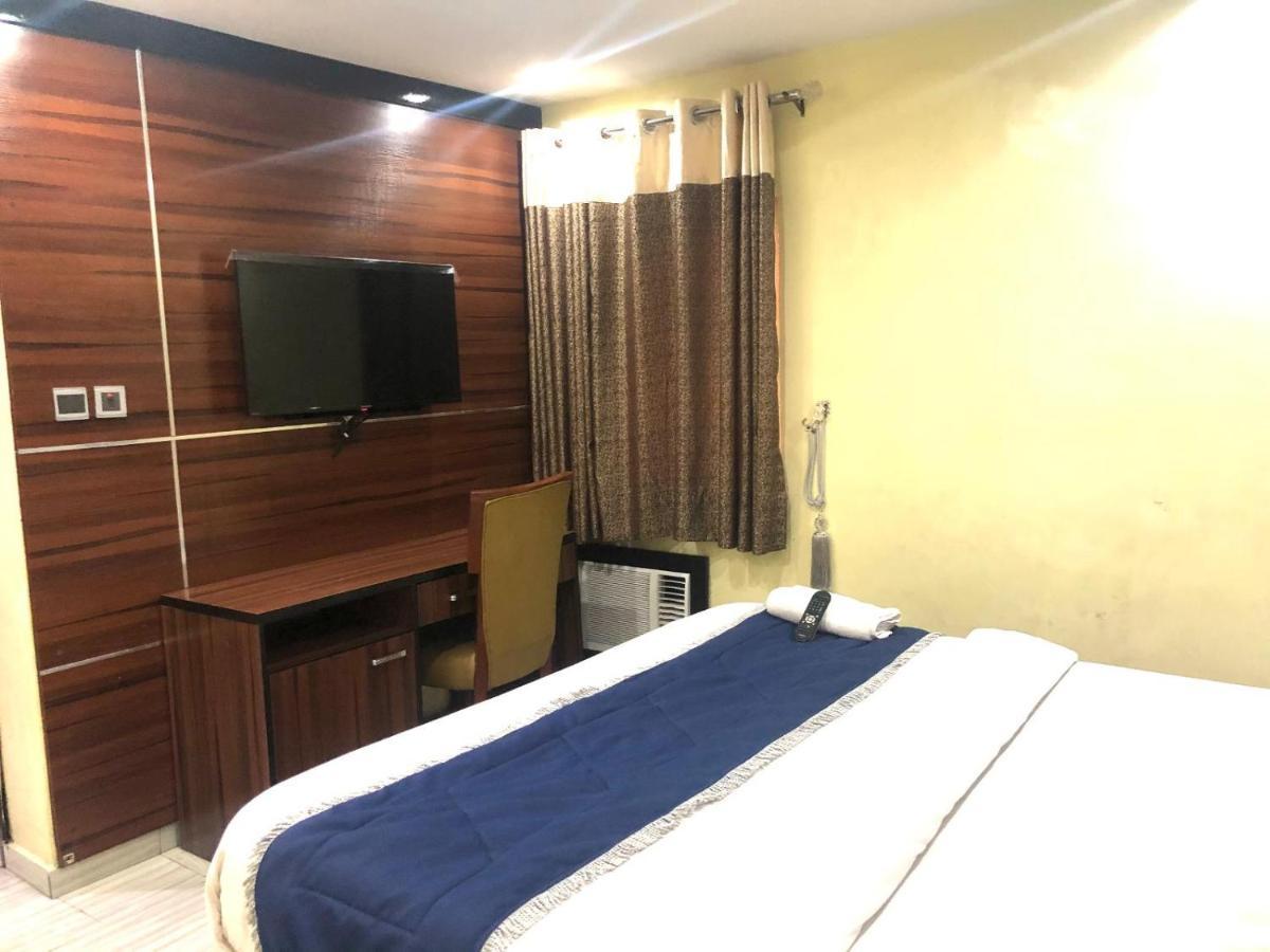 Six Diamond Hotel Ikeja Extérieur photo